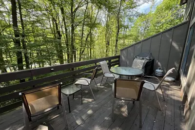Image de ☀️ Pet-Friendly Summer Escape with Pool Access & Nature Vibes 🐾🏊🌲