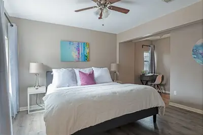 Image de The Palm Flats 12! Zoo! Museums! Medical Center!