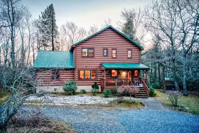 Image de Blueberry Hills- 3bedroom with hot tub, pet friendly, outdoor fireplace