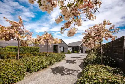 Image de Release Nz - Black Peak View