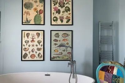 Image de Lovely large townhouse in a really good location. Perfect for groups or family.