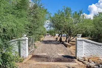 Image de Casas Adobes +Salt Water Pool +Guest House+ Views