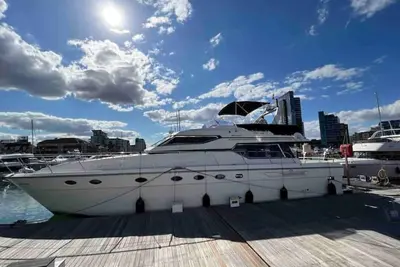 Image de Superyacht on 5* Town Quay Marina, Southampton