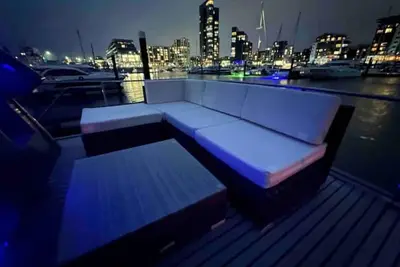 Image de Yacht ‘X’ - 44 foot modern yacht on 5 star Marina