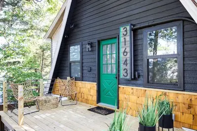 Image de Emerald A Lakefront and Hot Tub