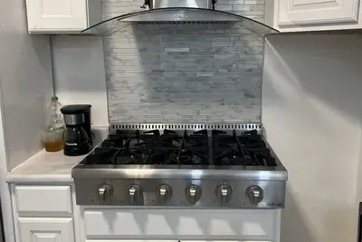 Image de Newly renovated home located in downtown pet friendly