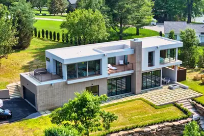 Image de Above Nashville Lakeside Modern I Old Hickory Lake | Modern| EventsI Services