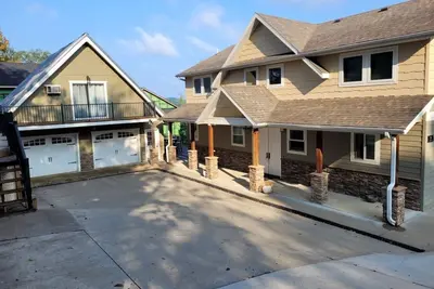 Let your family getaway begin at your waterfront home, minutes from attractions!