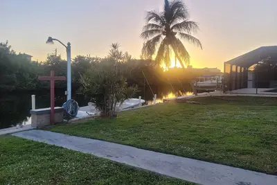 Image de 2/2 Gulf access canal 1 mi to Bonita Beach just remodeled with kayaks and canoe