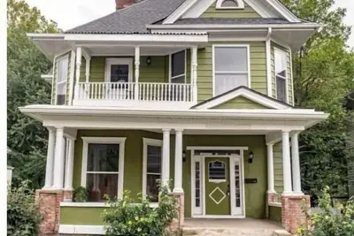 Image de 2 Bed/2. 5 Bath Restored Beauty - Pistachio Palace