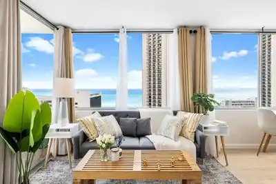 Image de Stylish 1-Br Condo with Breathtaking Ocean Views, 18th Floor