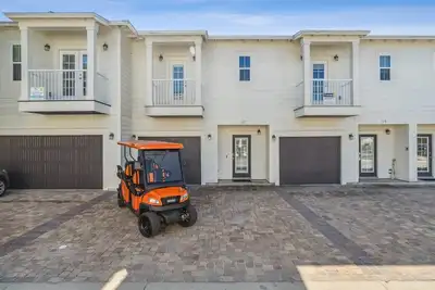 Image de Emerald Sea Turtle - Golf Cart included - Heated Pool - Walk to Beach! !