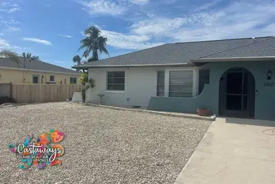 Image de 3 bedroom 2 bath pool home in quiet neighborhood