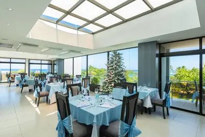 Image de Skylight Suite Hotel breakfast included. 28% off in restaurant and bar