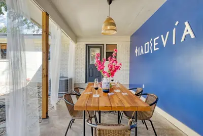 Image de Santorini Inspired | Firepit | Grill I Yoga