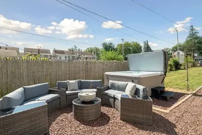 Image de Apricity Home in West Chester Hot Tub & Parking
