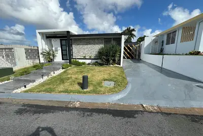 Image de Enjoy a stylish experience at this centrally-located modern home.