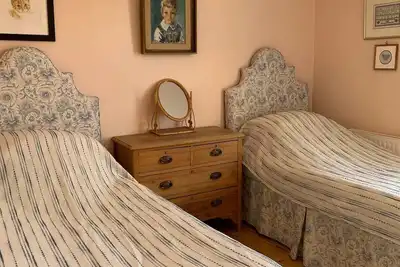 Image de Cosy, 2-Bed Surrey cottage; easy access into London \n
