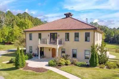 Image de Fabulous Six Bedroom Jordan Lake Tuscan Villa.