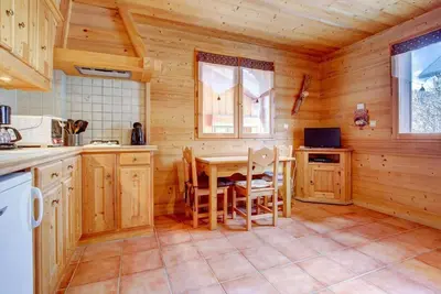 Image de À 200m des pistes de ski, 1er étage, parking, télévision, casier à ski, 20m², Morzine