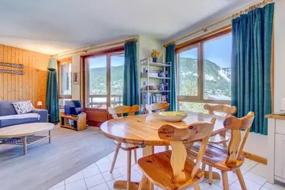 Image de À 50m des pistes de ski, 2ème étage, vue montagne, balcon, télévision, casier à ski, 38m², Morzine