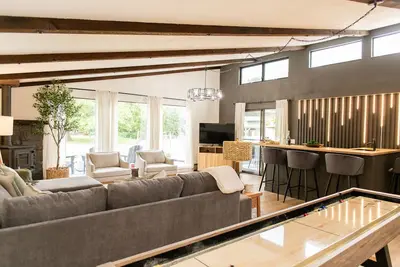 Image de Vineyards Edge - Pool, Hot Tub, Bikes, Pets Welcome, Fire Pit- 1mi to Downtown