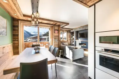 Image de À 50m des pistes de ski, 1er étage, piscine, sauna, hammam, balcon, cheminée ou poêle à bois