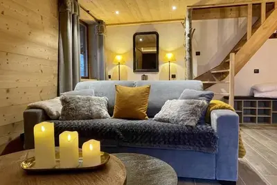 Image de À 50m des pistes de ski, 2ème étage, piscine, sauna, hammam, balcon, télévision, casier à ski, 68m²