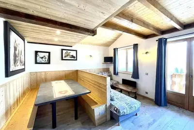 Image de À 50m des pistes de ski, 3ème étage, piscine, sauna, hammam, balcon, télévision, casier à ski, 73m²