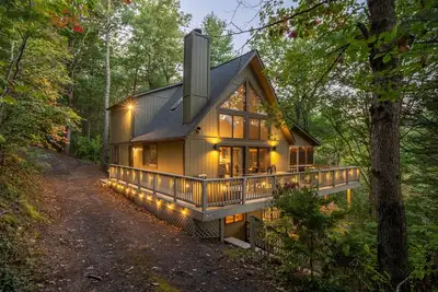 *New* HotTub | GameRoom | Large Deck | DogFriendly