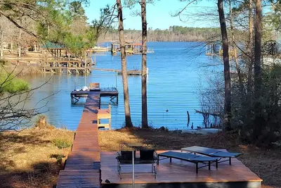 Image de South Toledo Bend Waterfront Lakehouse with\nFishing pier/dock, fire pit, pets 👌
