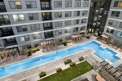 Image de Upscale luxury high rise enjoy a stylish experience at this centrally-located pl