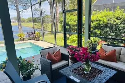 Image de Fully renovated, on a lake, and close to Orlando Attractions