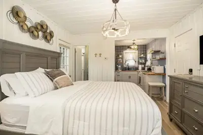 Image de The Boathouse w\/all-season hot tub