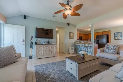 Image de Welcome to Casa Bel Mar! Listen to the waves from south facing deck!