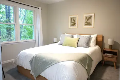 Image de Beautiful Park View Townhome - close to Ncsu, Pnc, Carter-Finley & Downtown