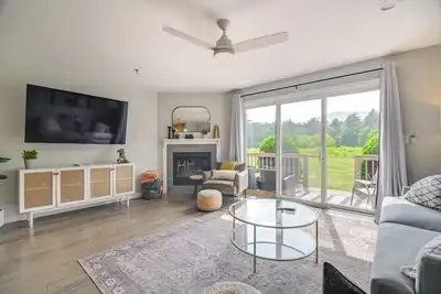Image de Family-Friendly North Conway Home w/ Heated Pool!