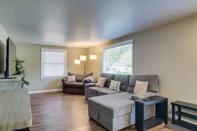 Image de Green Bay Vacation Home: Half Mi to Lambeau Field!
