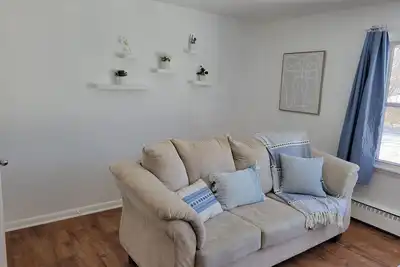 Image de Fresh, Just Renovated Madison Apartment