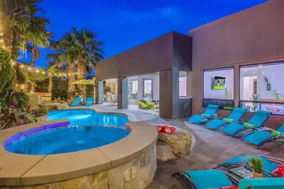 Image de Flamingo Palms: Pool, Spa, Pet-Friendly, Games!