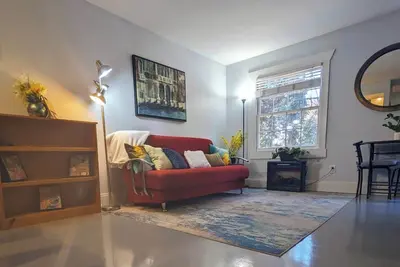 Image de Great location by Bojangles Coliseum 2 bed/parking