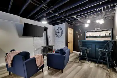 Image de Welcome to the Whitetail Lodge!