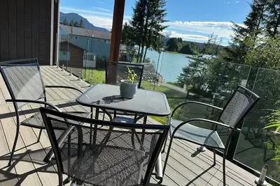 Image de Eagle’s Nest River View. Newly constructed, walking distance to the Airport.