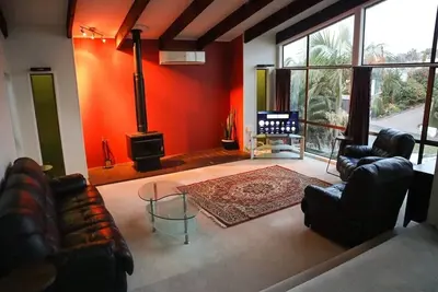 Image de Water views 5-Bedroom Large home | Family Friendly. Close to Airport & City.