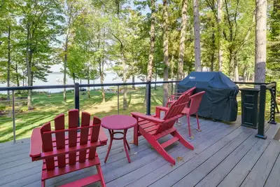Image de Higgins Lake Vacation Rental w/ Lake Views & Deck!