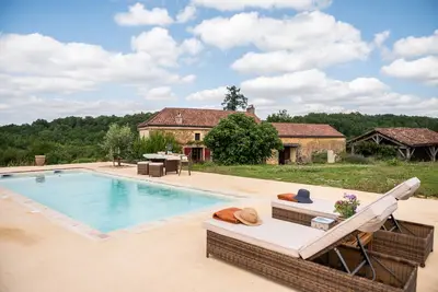 Image de Vieille ferme restaurée, charmante et confortable, avec piscine privée chauffée.