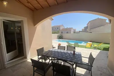 Image de Promo été 2024 \" Birds Villa \", piscine chauffée, 3 chambres, jardin