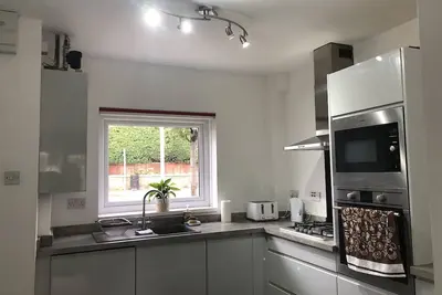 Image de Comfy modern townhouse/w free parking & garden, newly refurbished, self catering