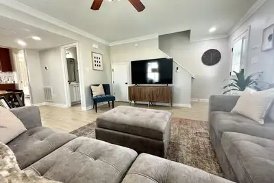 Image de Liberty | Airport Haven: 3br/3ba near Downtown!