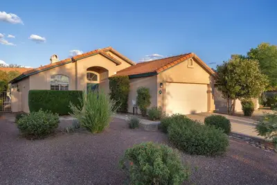 Image de Brand new everything! Clean & chic 3 bed 2 bath in Ov! Salt pool can be heated!